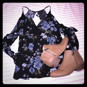 American Eagle cold shoulder top